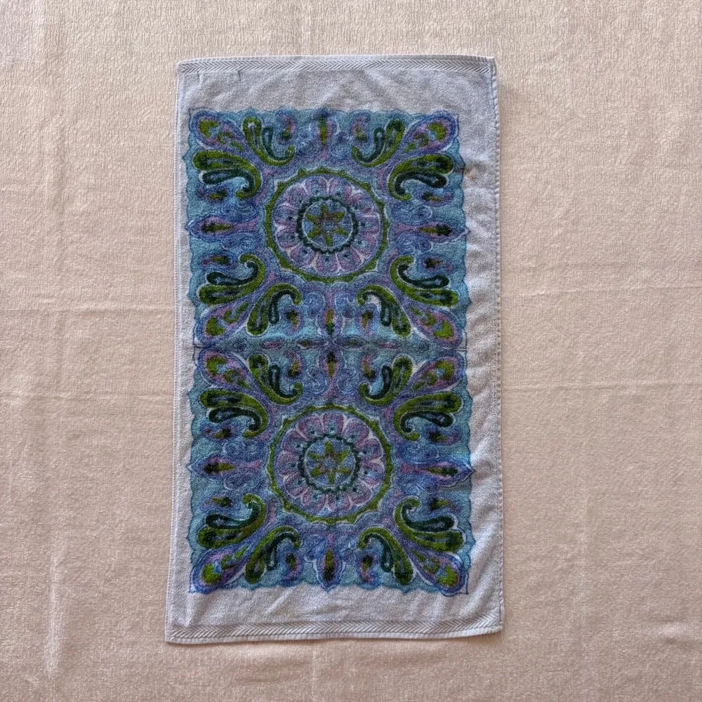 Vintage Cannon Royal Family‎ Psychedelic Floral Hand Towel Made In USA Retro